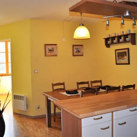 Apartmán Con Piscina En Enveitg