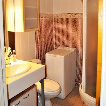 Apartmán Con Piscina En *