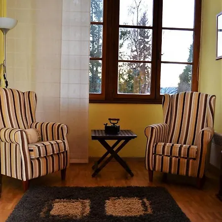 Apartment Con Piscina En *