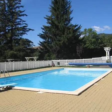 Con Piscina En Apartmán