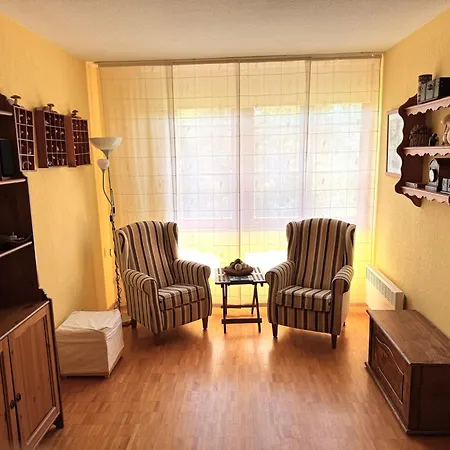 Apartmán Con Piscina En *